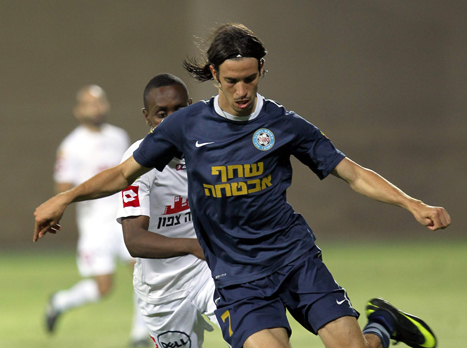 שבתאי. רוצה לעזוב את עכו