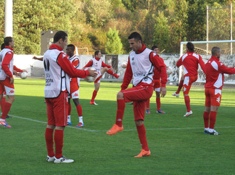שחקני הפועל ת"א בפורטוגל (באדיבות האתר הרשמי)