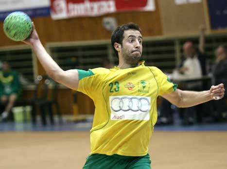 גיל יעקב (דוד פליגל, איגוד הכדוריד). עימות חריף עם המאמן