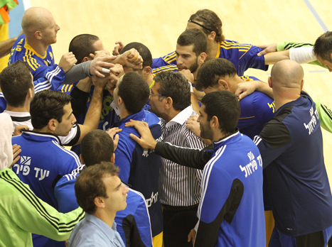 סיימו בכבוד. שחקני ראשל"צ (צילום: דוד פליגל, איגוד הכדוריד)