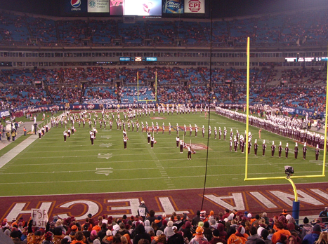 הפך למגרש כדורגל עם 70,000 צופים