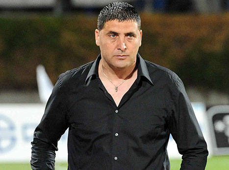 לא מרים ידיים. נעים