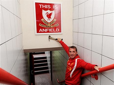 רוג'רס עם הסמל. מכבד אותו או לא? (gettyimages)