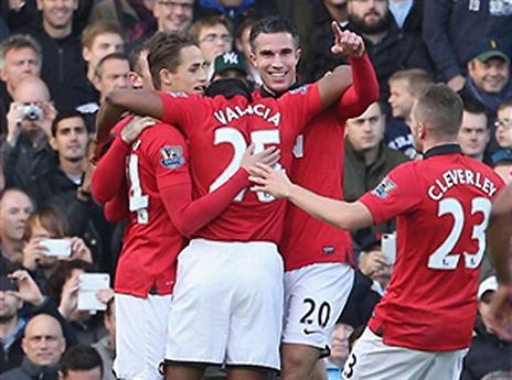 ככה יוצאים ממשבר. ואן פרסי והשדים האדומים חוגגים (GETTYIMAGES)