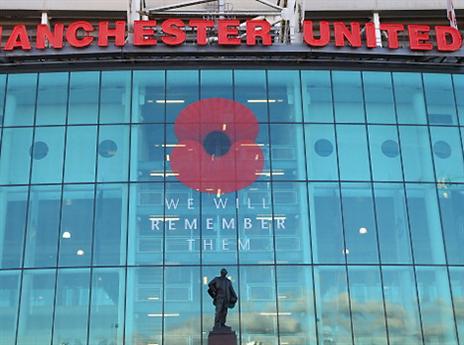סמל הפרג, פופי, על קיר אולד טראפורד (gettyimages)