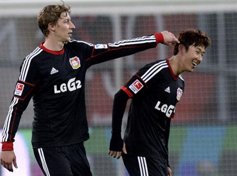 לברקוזן.  חגגה בבית