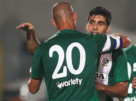 מקבל את המפתחות. עזרא (אלן שיבר)