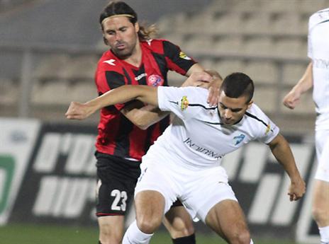 פרננדס לוחץ, עאבד מסתדר (יוסי שקל)