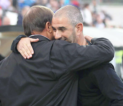 שאבו ואלישע לוי. חיבוק חם לפני המשחק (אלן שיבר)