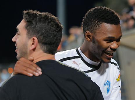 אחד מגיבורי הערב. קולה (צילום: אנצ'ו גוש, ג'יני)