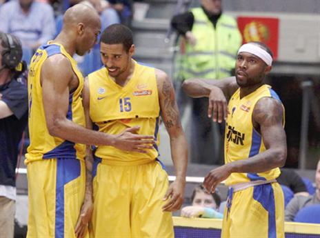 יחייכו גם הערב? שחקני מכבי (אלן שיבר)