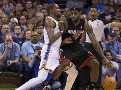 שני הכוכבים הגדולים של הליגה ראש בראש (gettyimages)