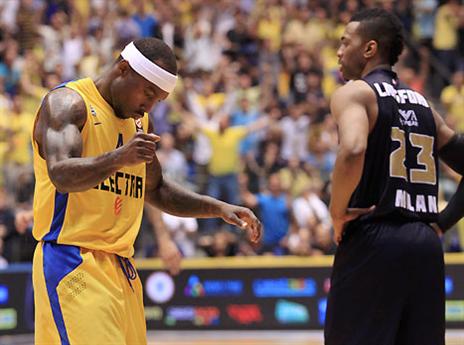 אחד חגג בסיום, שני בכה