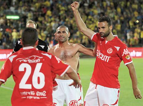 הפועל חוגגת ניצחון על הצהובים (אלן שיבר)