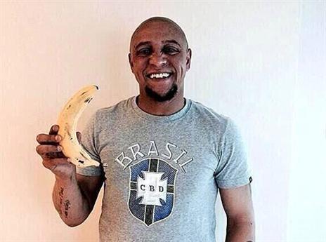 רוברטו קרלוס נתן גב רחב