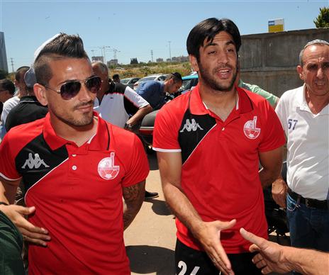 שחקני באר שבע חלקו כבוד (אלן שיבר)