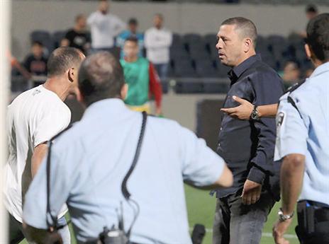 חלק גם ניסו לתקוף את קלינגר (אלן שיבר)