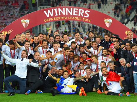 יש ערימה של חבר'ה על הדשא (gettyimages)