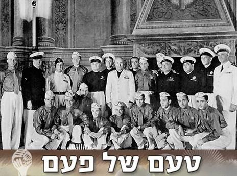 מוסוליני עם שחקני איטליה ב-1938. חיילים של המולדת (gettyimages)