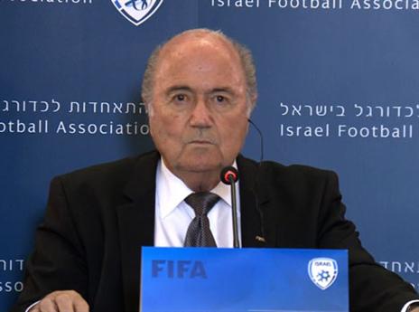 "לא לערב כדורגל ופוליטיקה". בלאטר