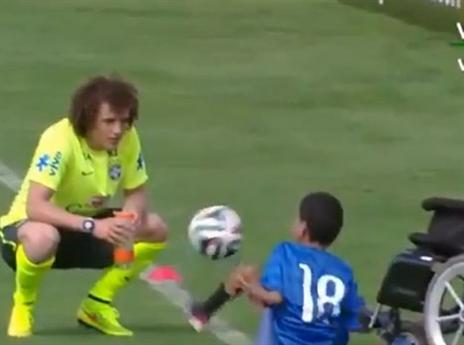 דויד לואיז נדהם