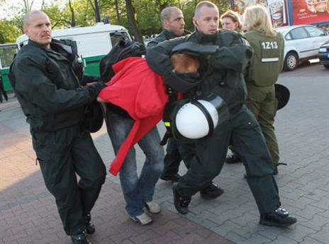 חוליגנים אאוט