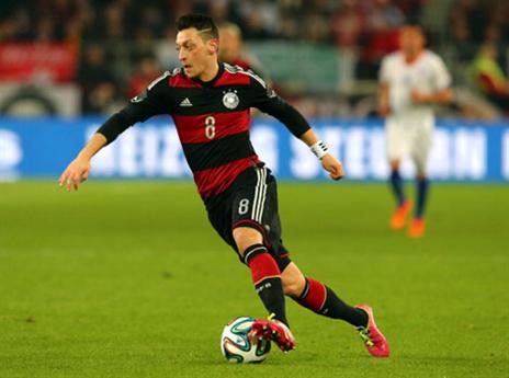 עדיין במקום השני. אוזיל וגרמניה (GETTYIMAGES)