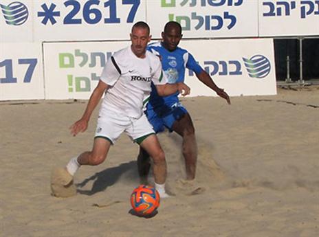 ענף נקי, בלי טינופת. אין על כדורגל חופים