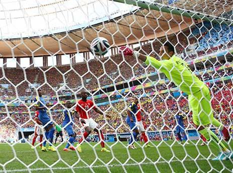 במחצית זה דווקא לא נראה טוב לשווייצרים