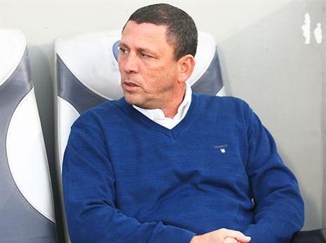 קלינגר, ינסה להפיג את המתח