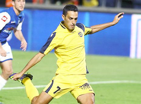 בעיקר מובך מכל העניין. זהבי (אלן שיבר)