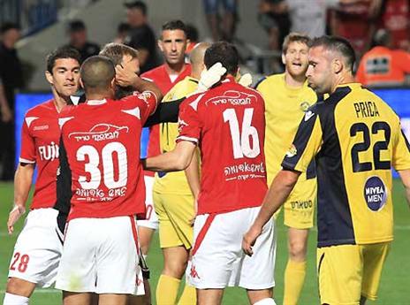 להפועל יש סיכוי לנצח שני דרבים העונה? דומב חושב שכן... (צילום: אלן שיבר)