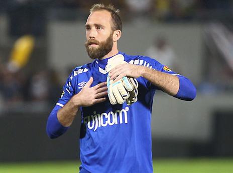 עמוס. משאיר את המקום לשוער השני (צילום: אלן שיבר)