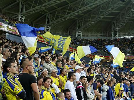 אוהדי מכבי, נתנו הצגה בסמי עופר (דני מרון)