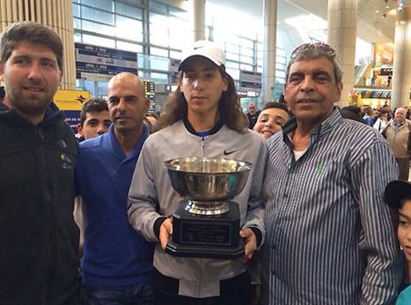 חגיגה בנתב"ג. עוליאל והגביע