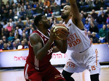 ניצחון בשיניים. דונטה סמית' ברבע הגמר (עודד קרני)