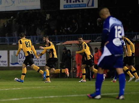 הבית"רים חגגו מוקדם (צפריר אביוב)