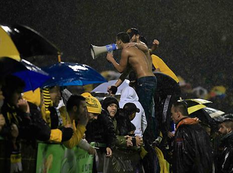 לא מניחים לקורצקי. אוהדי בית"ר (צפריר אביוב)