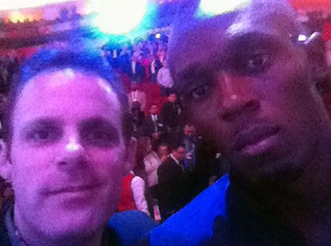 גם האדם המהיר בעולם לא יכול לברוח מסלפי