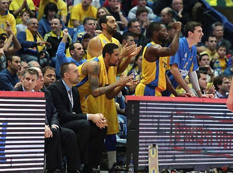 ככה נראה ספסל תומך (אלן שיבר)