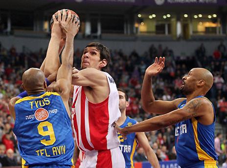 מריאנוביץ'. שלט בצבע ביד רמה (getty)