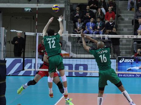 שחקני כפ"ס עולים לחסימה (אתר איגוד הכדורעף)