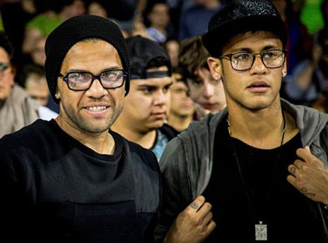 ניימאר ודני אלבס באו לצפות בקלאסיקו. של הכדורסל (gettyimages)