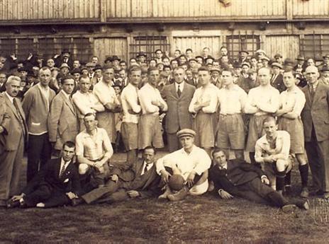 מהמגרש עבר לייצור בגדים (באדיבות בית טרזין)