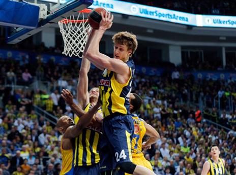 וסלי מוריד עוד ריבאונד (GETTYIMAGES)