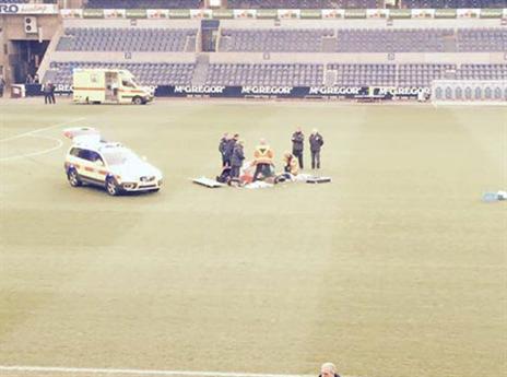 רגעי האימה על המגרש (צילום מסך)