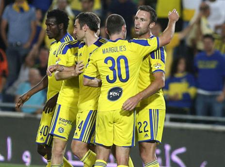 אחרי עשור: מכבי חוזרת לגמר (צילום: אלן שיבר)