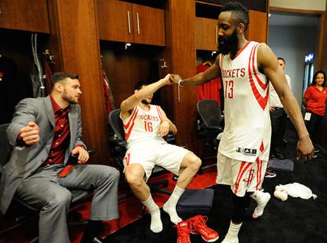 גם בחדר ההלבשה היה שמח (getty)