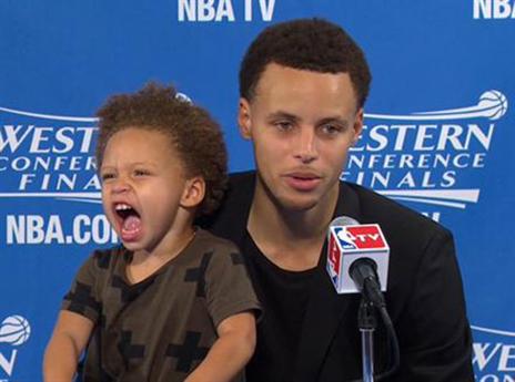 אז מי מנצח בקרב המתיקות, ריילי קרי? (getty)