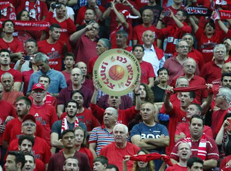 אחרי 72 שנים, יש להם צלחת (צילום: אלן שיבר)